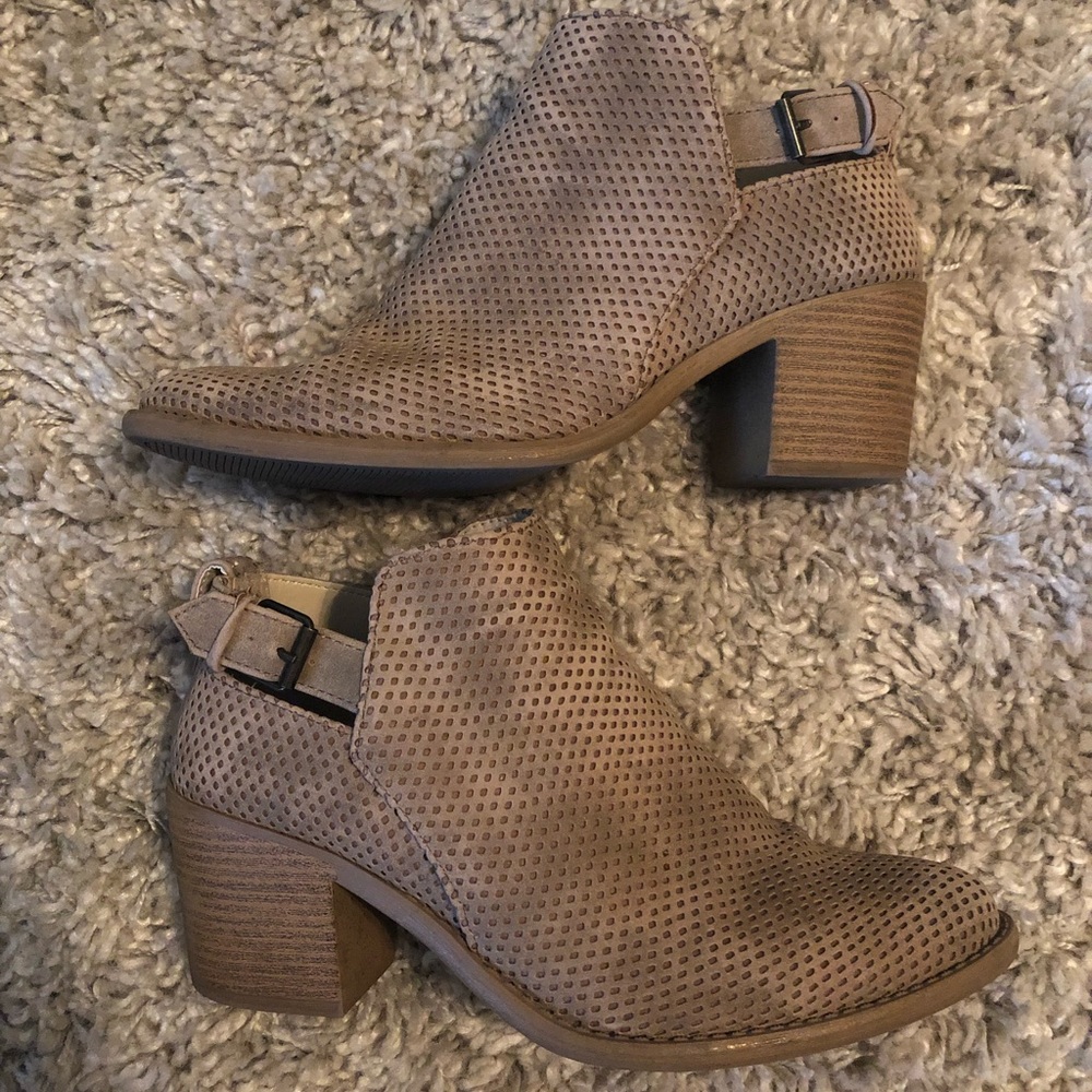 Suede ankle bootie ✨